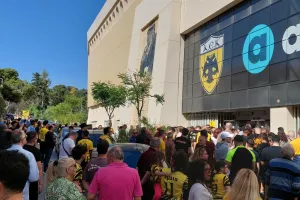 Προπόνηση με 10 χιλιάδες! (Φώτος)