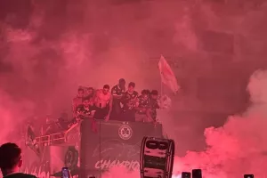 (ΒΙΝΤΕΟ/ΦΩΤΟΣ Kerkida) ΑΦΙΞΗ στην Παπανικολή-Οι πανηγυρισμοί για το 22ο!