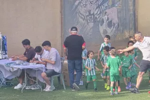 (ΒΙΝΤΕΟ/Φώτος kerkida) Με το τρόπαιο της Ομόνοιας, αποθεώθηκαν οι παίκτες