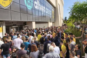 Προπόνηση με 10 χιλιάδες! (Φώτος)