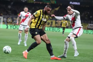 «Μίλαν και αρκετές ομάδες της Premier League για Μουκουντί»