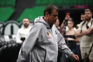 Αταμάν: «Είμαστε όλοι πεπεισμένοι ότι θα κλείσουμε τη σειρά στο γήπεδό μας»