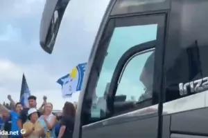 (ΒΙΝΤΕΟ Kerkida) Αναχώρηση εν μέσω αποθέωσης και εντολή για... κούπα!