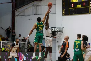 Κεραυνός-Πετρολίνα ΑΕΚ: Game 4 στον Στρόβολο με φόντο τον τίτλο