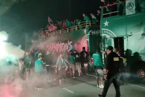(ΒΙΝΤΕΟ Kerkida) Κόσμος και ομάδα... ΕΝΑ πριν την αναχώρηση από ΓΣΠ!
