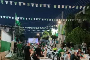 (Φώτος kerkida) Ομονοιάτικο πάρτι στη Λεμεσό