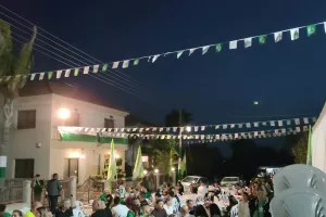 (Φώτος kerkida) Ομονοιάτικο πάρτι στη Λεμεσό