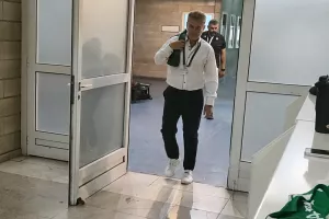Πουλάει/Παπασταύρου