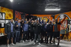 "Η ομάδα που χτίστηκε από τον κόσμο… τώρα παίζει για τον κόσμο"