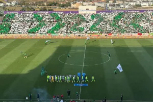 (Βίντεο/Φώτος Kerkida) ΕΙΣΟΔΟΣ με πασίγιο, κορεό και... πανικό από τους Ομονοιάτες!