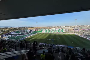 (Βίντεο/Φώτος Kerkida) ΕΙΣΟΔΟΣ με πασίγιο, κορεό και... πανικό από τους Ομονοιάτες!
