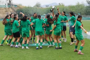 (Φώτος) Απονομή πρωταθλήματος Κ18 με Παπασταύρου!