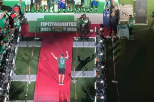 (Βίντεο/Φώτος Kerkida) Το LIVE της απονομής της πρωταθλήτριας Ομόνοιας!