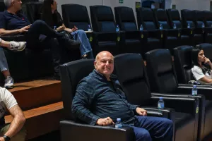 Δεν χαμογέλασε...