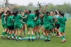(Φώτος) Απονομή πρωταθλήματος Κ18 με Παπασταύρου!