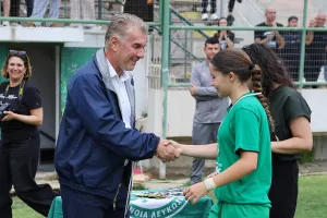 (Φώτος) Απονομή πρωταθλήματος Κ18 με Παπασταύρου!