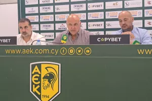 Διάσκεψη Καραπατάκη/"Αν έχει κάποιον που θέλει το πρωτάθλημα είμαι εγώ"