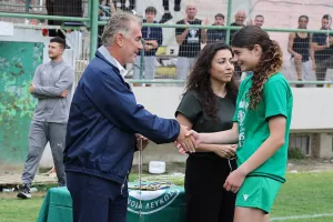 (Φώτος) Απονομή πρωταθλήματος Κ18 με Παπασταύρου!