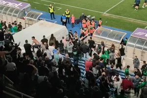 (Βίντεο Kerkida) Με τον κόσμο ο Κονομής και... "είναι τρελός ο αρχηγός"!