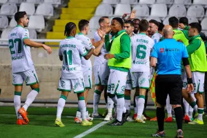 Το τελευταίο χειροκρότημα στους πρωταθλητές