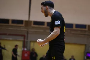 Επική ανατροπή με buzzer beater για την ΑΕΚ επί του Ολυμπιακού