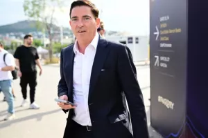 Τριετές συμβόλαιο προσφέρει η Ντουμπάι στον Πασκουάλ