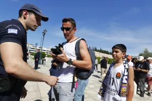 (Φώτος) Η αναχώρηση των φίλων της Ρεάλ Μαδρίτης από το Καλλιμάρμαρο