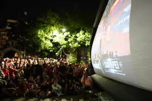 (Βίντεο/Φώτος) Πανικός στον Πειραιά με τη λήξη του τελικού