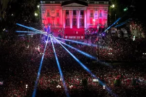 Πανδαιμόνιο/ Πάνω από 75.000 οπαδοί στην υποδοχή των πρωταθλητών! (Φώτος)