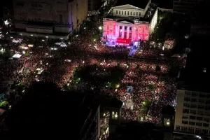 Πανδαιμόνιο/ Πάνω από 75.000 οπαδοί στην υποδοχή των πρωταθλητών! (Φώτος)