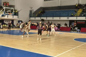 Τελικός με τα ΟΛΑ του και Πρωταθλήτρια η ΑΕΚ! (Φώτος)