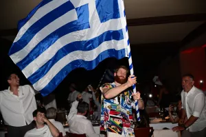 ΚΛΙΚΣ από το "ερυθρόλευκο" γλέντι!