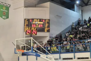 Τελικός με τα ΟΛΑ του και Πρωταθλήτρια η ΑΕΚ! (Φώτος)