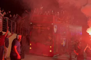 01:15/ Έφτασε στο κάστρο η αποστολή μέσα σε αποθέωση! (Βίντεο Kerkida)