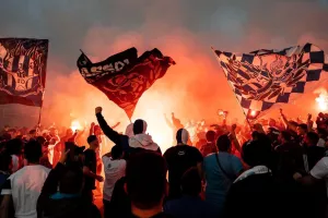 Θύρα 1/Ξεσηκωμός