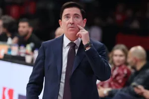 "Κλείνει στην Ντουμπάι ο Πασκουάλ"