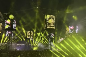 (BINTEO) Σεισμός...στο ΟΑΚΑ για τους Metallica
