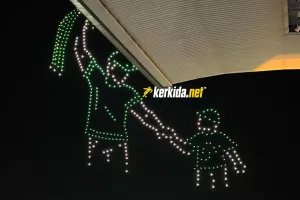 Το σύνθημα… στον ουρανό!