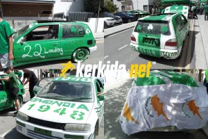 (Φώτος kerkida) Τα αυτοκίνητα ντύθηκαν... Ομόνοια! 
