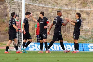 Κρατά... 7-8 (ΑΕΛ)