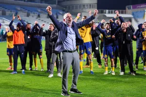 (ΑΕΛ) Μαζεμένες αποφάσεις