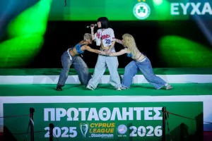 (Βίντεο/Φώτος Kerkida) Το LIVE της απονομής της πρωταθλήτριας Ομόνοιας!