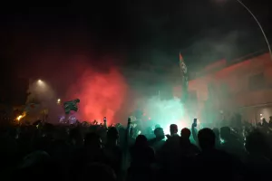 (ΒΙΝΤΕΟ/ΦΩΤΟΣ Kerkida) ΑΦΙΞΗ στην Παπανικολή-Οι πανηγυρισμοί για το 22ο!