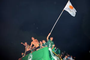 (ΒΙΝΤΕΟ/ΦΩΤΟΣ Kerkida) ΑΦΙΞΗ στην Παπανικολή-Οι πανηγυρισμοί για το 22ο!
