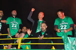 (ΒΙΝΤΕΟ/ΦΩΤΟΣ Kerkida) ΑΦΙΞΗ στην Παπανικολή-Οι πανηγυρισμοί για το 22ο!