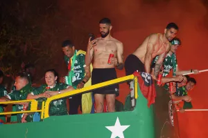 (ΒΙΝΤΕΟ/ΦΩΤΟΣ Kerkida) ΑΦΙΞΗ στην Παπανικολή-Οι πανηγυρισμοί για το 22ο!