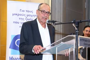 ΚΟΕ: "Μεσίστιες οι σημαίες για τον Φοίβο Κωνσταντινίδη"