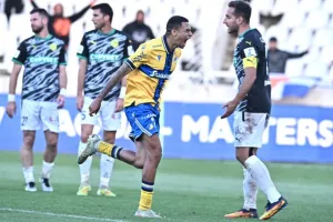 ΑΠΟΕΛ-ΑΕΚ: Ζωντανός...για 4αδα με Ρόσα! (Φώτος)