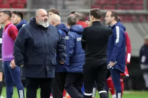 Καραπαπάς: «Άλλοι φωνάζουν το όνομα του Αλμέιδα σε εξάρα και άλλοι του Μεντιλίμπαρ σε 1-1»