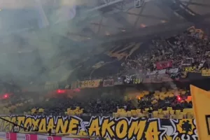(Βίντεο kerkida) Υποδοχή… φωτιά στην ΑΕΚ - Ηφαίστειο η "Allwyn Arena"